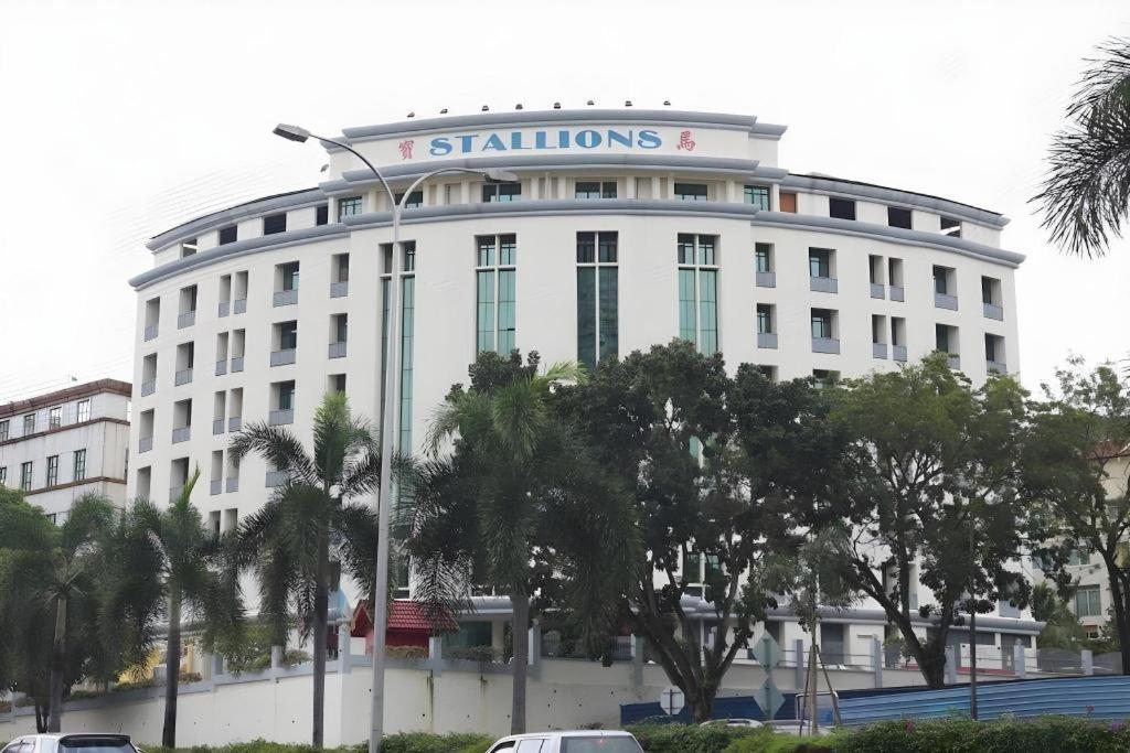 Stallions Suites Penang Jelutong Dış mekan fotoğraf